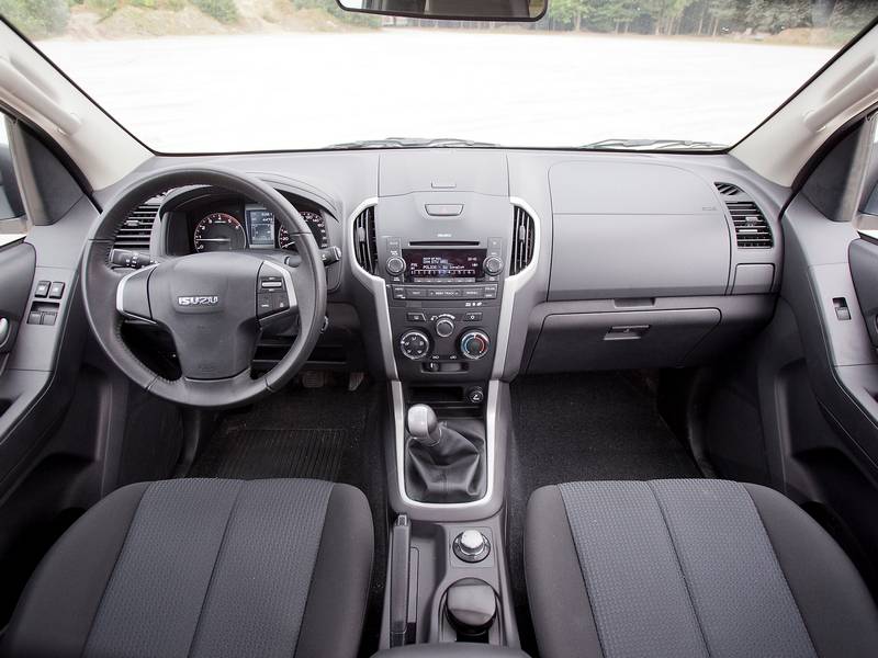 Фото автомобиля ISUZU D-MAX полуторная кабина